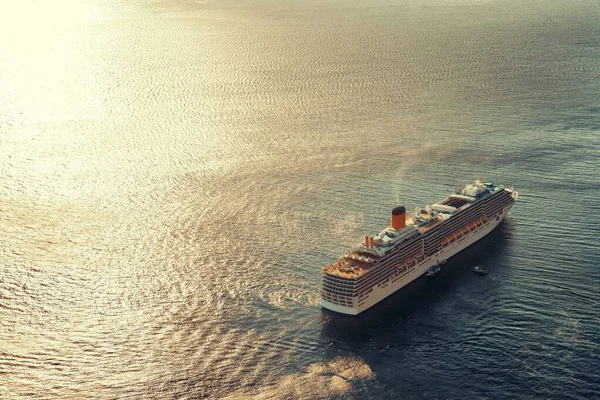 Santorini Eiland Met Cruise Schip Bij Zonsondergang Griekenland — Stockfoto