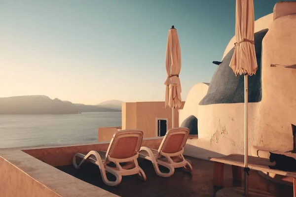 Aktywny Wypoczynek Życie Ustawienia Parasol Składany Krzesło Santorini Grecja — Zdjęcie stockowe