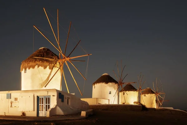 Windmühle Als Berühmtes Wahrzeichen Bei Nacht Auf Mykonos Griechenland — Stockfoto