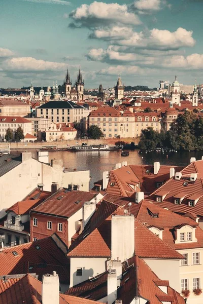 Prag Çek Cumhuriyeti Ndeki Tarihi Binalarla Çatısı Manzaralı — Stok fotoğraf