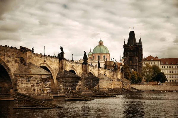 Prager Skyline Und Brücke Über Den Fluss Tschechien — Stockfoto