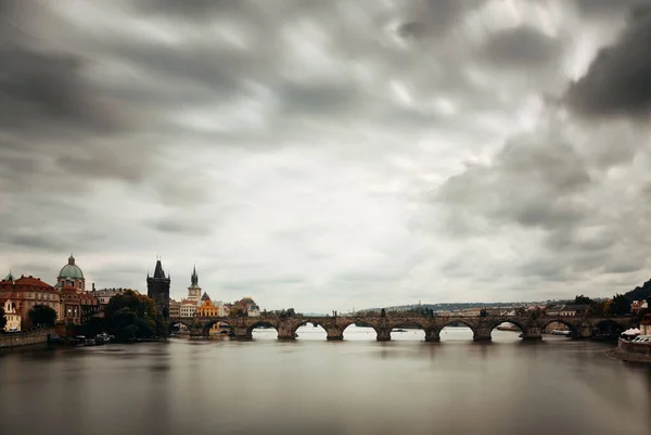 Prager Skyline Und Brücke Über Den Fluss Tschechien — Stockfoto