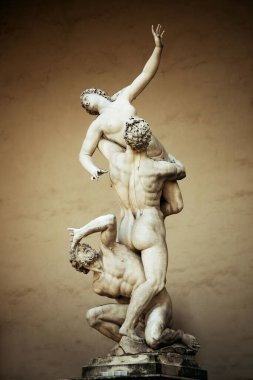 Floransa 'daki Vecchio Sarayı' nda Giambologna 'nın Sabine Kadınlarına Tecavüz Heykeli.