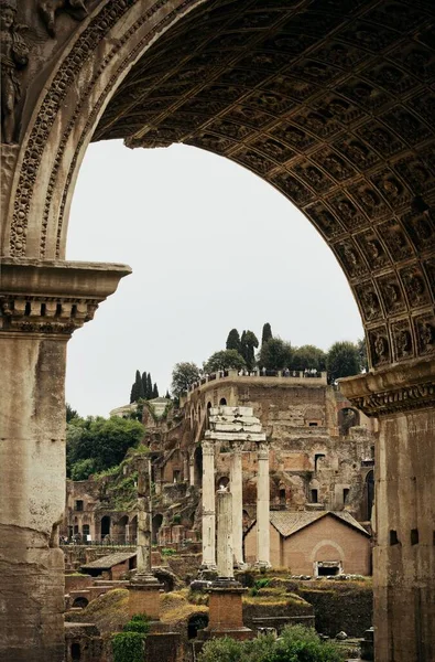 Archway Foro Roma Con Ruinas Edificios Históricos Italia —  Fotos de Stock