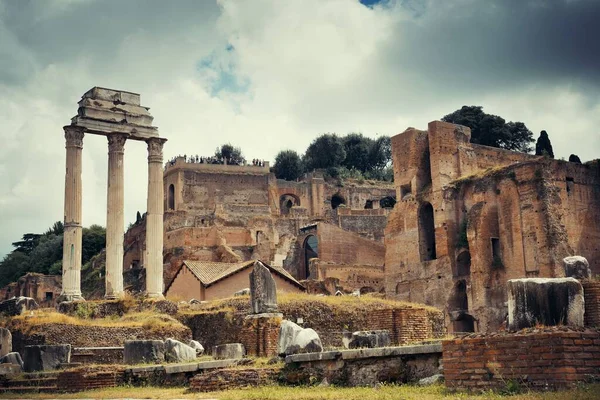 歴史的建造物の遺跡とローマフォーラム イタリア — ストック写真