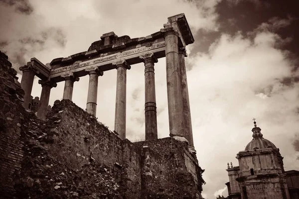 Colunas Fórum Roma Com Ruínas Edifícios Históricos Itália — Fotografia de Stock