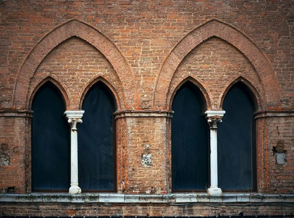 Italien Siena Gammal Byggnad Närbild Med Vintage Fönster — Stockfoto