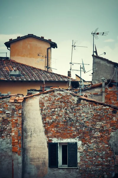 Lucca Kasabasının Çatısı Talya Görünüyor — Stok fotoğraf