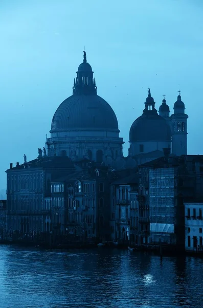 Výhledem Kostel Santa Maria Della Salute Canal Grande Benátky Itálie — Stock fotografie