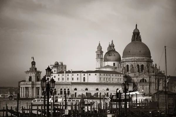 Вид Набережную Венецианской Церкви Санта Мария Делла Салют Канал Италии — стоковое фото