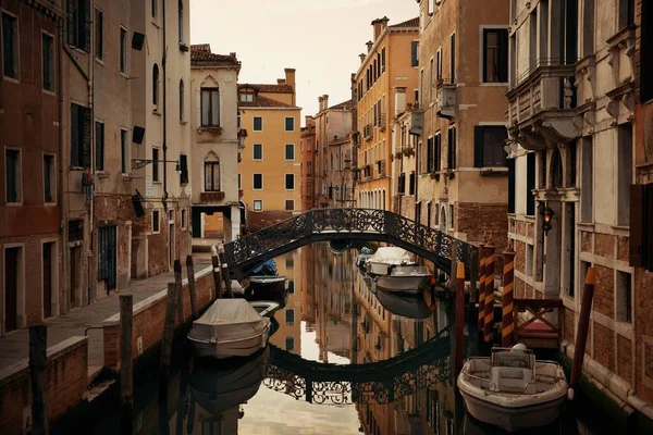 Veneza Vista Canal Com Edifícios Históricos Itália — Fotografia de Stock