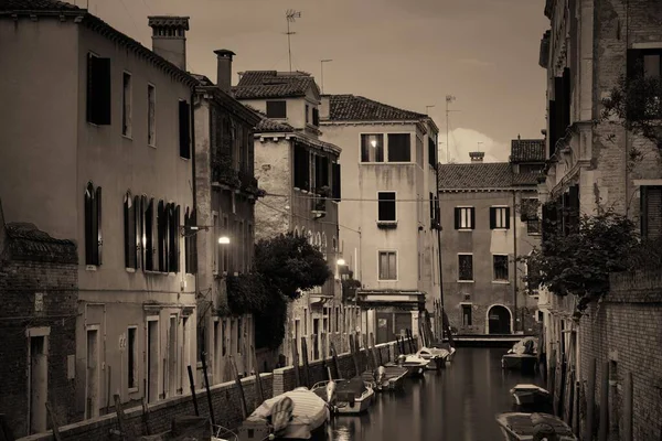 Vue Sur Canal Venise Nuit Avec Bâtiments Historiques Italie — Photo