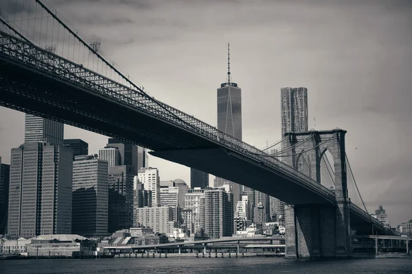 Debajo Del Puente Brooklyn Con Horizonte Del Centro Manhattan Nueva —  Fotos de Stock