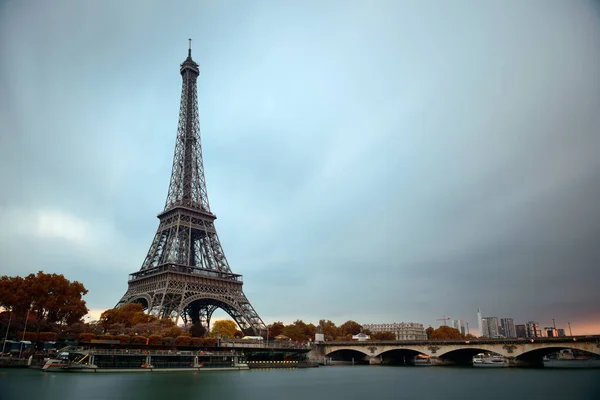 Eiffeltornet Med Bro Floden Seine Paris Frankrike — Stockfoto