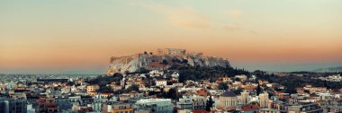 Atina 'nın ufuk çizgisi çatı manzaralı manzara günbatımı, Yunanistan.