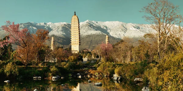 Starożytna Pagoda Starym Mieście Dali Zakrytym Śniegiem Cangshan Yunnan Chiny — Zdjęcie stockowe