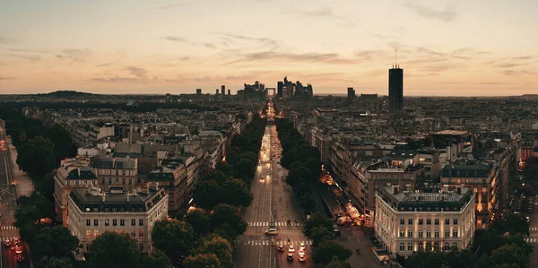 フランスの防衛ビジネス地区と都市のスカイラインのパリの日没の屋上ビュー — ストック写真