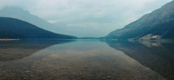 Λίμνη Σούρουπο Αντανακλάσεις Και Βουνά Banff National Park Καναδάς — Φωτογραφία Αρχείου