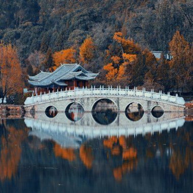 Lijiang 'da Kara Ejder Havuzu, Yunnan, Çin.