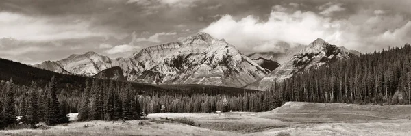 Paisaje Panorámico Del Parque Nacional Banff Canadá Con Montaña Nevada —  Fotos de Stock