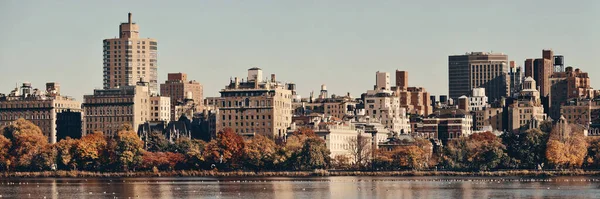 Central Park Manhattan East Side Luxusní Budova Nad Jezerem Podzim — Stock fotografie