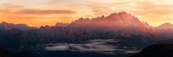 Dolomitok Napkelte Természetes Tájkép Észak Olaszországban — Stock Fotó