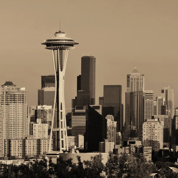 Horizonte Cidade Seattle Pôr Sol Com Edifícios Escritórios Urbanos Vistos — Fotografia de Stock