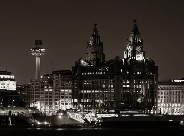 Liverpool Royal Liver Building Por Noche Con Edificios Inglaterra Reino — Foto de Stock