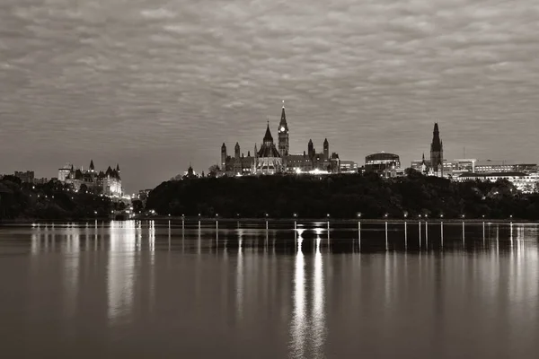 Parliament Hill Atardecer Sobre Agua Ottawa Canadá — Foto de Stock