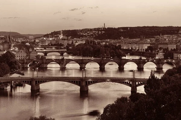 Prager Skyline Und Brücke Über Den Fluss Tschechien — Stockfoto