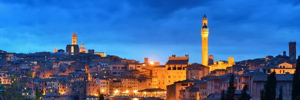 Siena Cathedral Torre Del Mangia Zvonice Historickými Budovami Itálie Noci — Stock fotografie