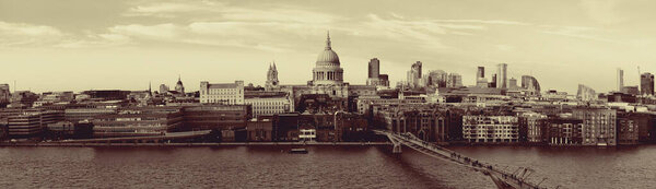 St Paul's cathedral in London as the famous landmark.