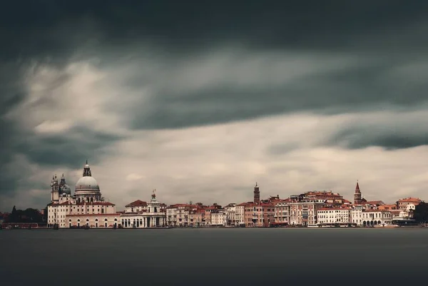 Skyline Cidade Veneza Com Torre Relógio Cúpula Exposição Longa Vista — Fotografia de Stock