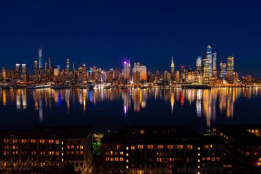 New York 'un göbeğinde gece mimari ile gökyüzü