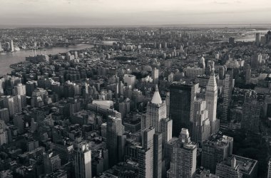 New York City çatısı manzaralı Manhattan şehir merkezi gökdelenleri ve şehir manzaralı.