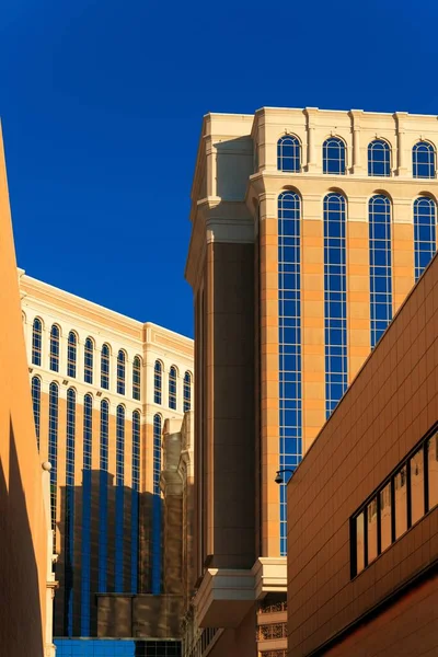 拉斯维加斯大道典型的赌场酒店和度假建筑 — 图库照片