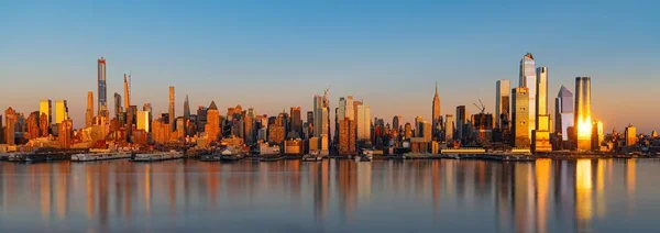 纽约市市中心的天际线 从新泽西看建筑 — 图库照片