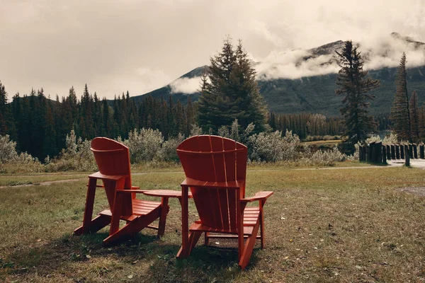 Banff Národní Park Židlemi Mlhavými Horami Lesy Kanadě — Stock fotografie
