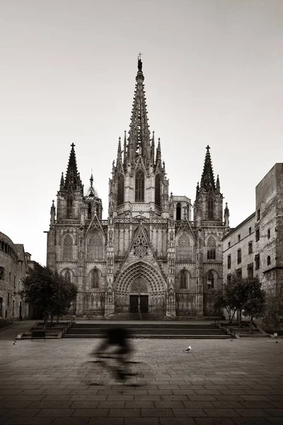 Καθεδρικός Ναός Και Ποδήλατο Στη Γοτθική Συνοικία Στη Βαρκελώνη Της — Φωτογραφία Αρχείου