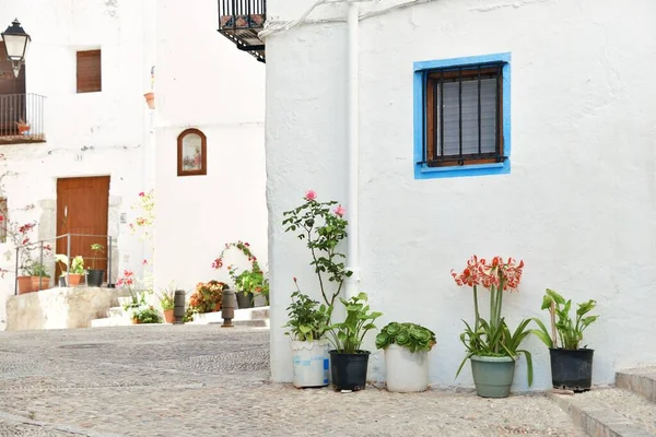 Rua Peniscola Castle Com Decoração Flores Espanha — Fotografia de Stock