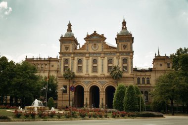 İspanya 'nın Sevilla şehrinde Plaza de Espana ya da İspanya Meydanı yakın çekim görüntüsü