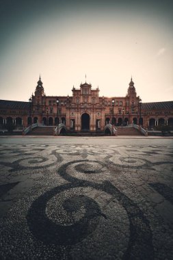 İspanya 'nın Sevilla kentindeki Plaza de Espana ya da İspanya Meydanı zemin görüntüsü