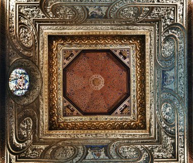 Segovia 'nın Alcazar tavan deseni İspanya' nın en ünlü simgesi..