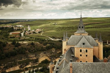 İspanya 'da eski binaları olan Segovia şehri.