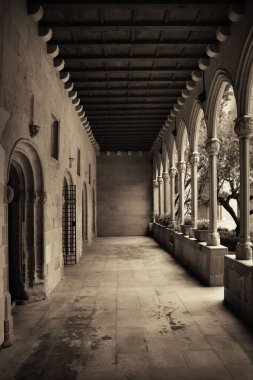 Yürüyüş yolu. Barselona İspanya 'daki Santa Maria de Montserrat Manastırı. 
