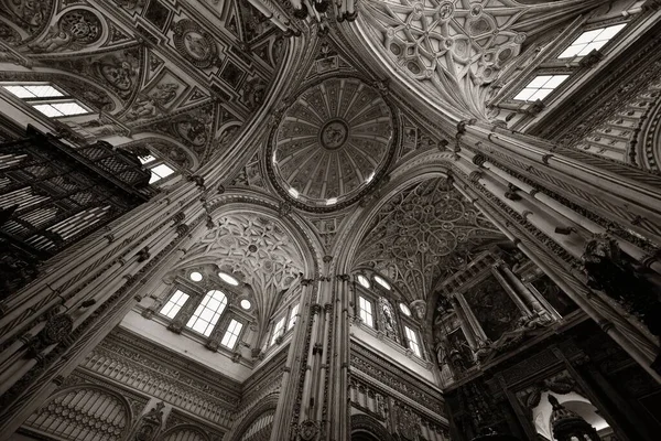 Increíbles Patrones Techo Con Vista Interior Mezquita Catedral Córdoba España — Foto de Stock