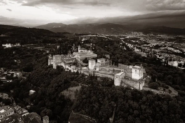 Luchtfoto Alhambra Nachts Met Historische Gebouwen Granada Spanje — Stockfoto