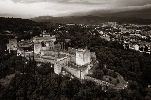 Luftutsikt Över Alhambra Natten Med Historiska Byggnader Granada Spanien — Stockfoto