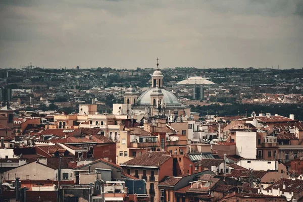 마드리드 옥상에서 바라본 도시의 스카이라인과 스페인의 프란시스코엘 바실리카 — 스톡 사진