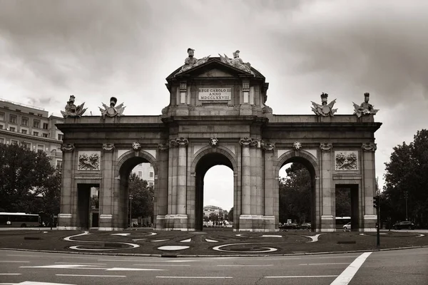 Puerta Alcala Lub Alcala Gate Widok Bliska Madrycie Hiszpania — Zdjęcie stockowe